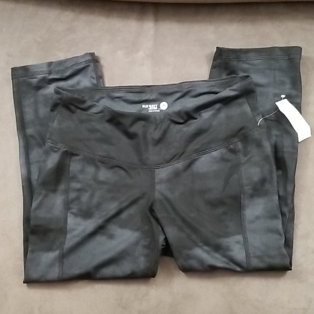 Old Navy Active Capris - NWT